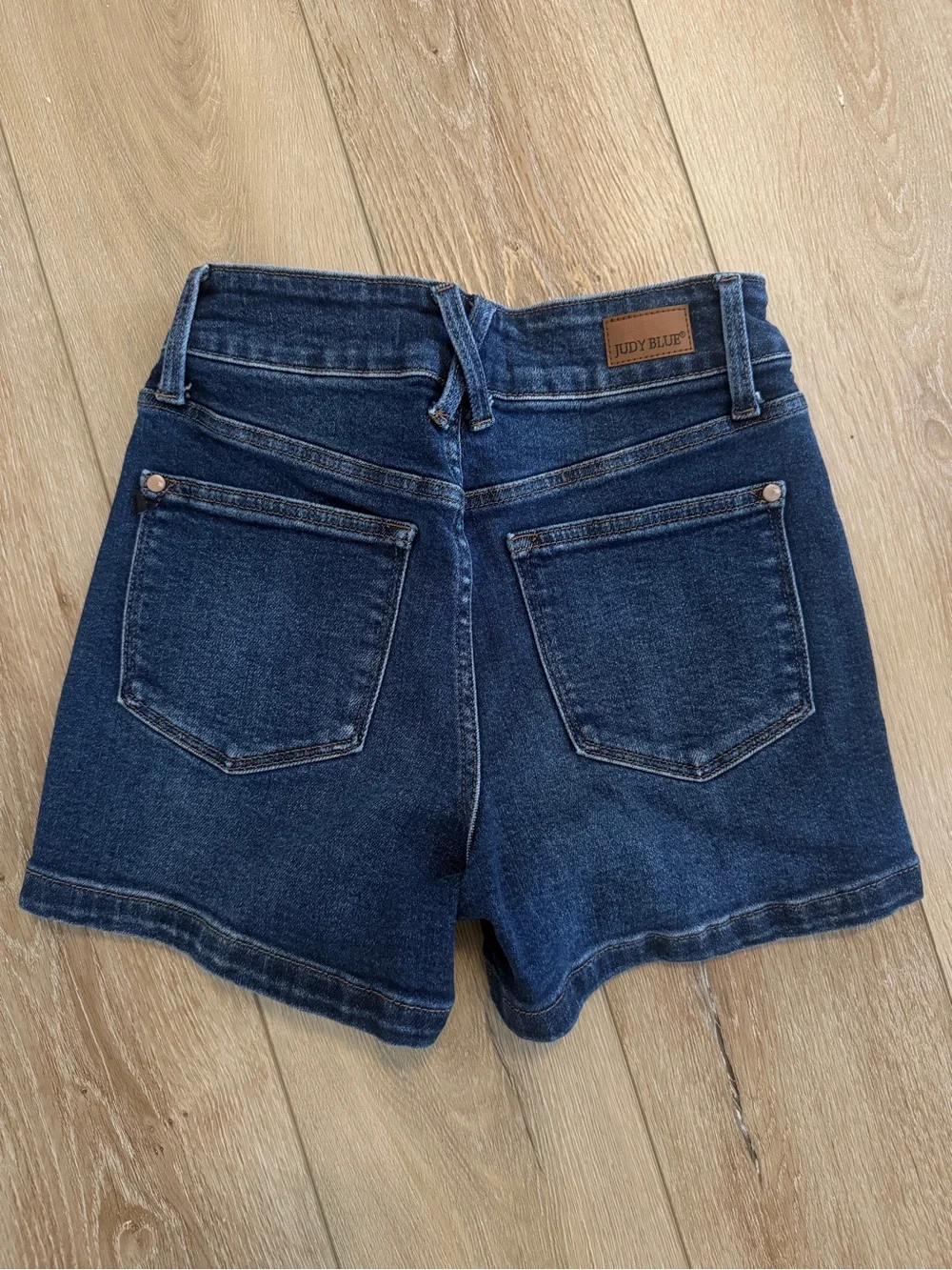 Judy Blue Jenny High Rise Double Button Denim Stretchy Shorts Size Small, EUC